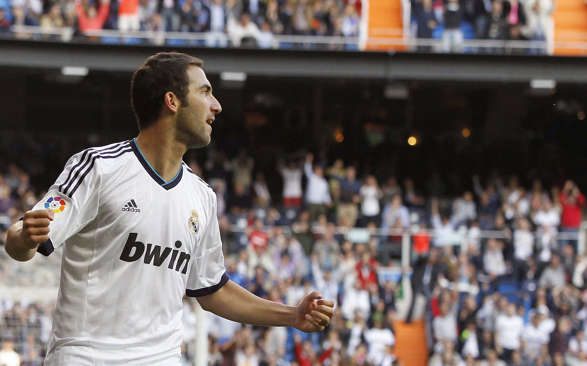 开云官网-西甲激战正酣，比分2-2，精彩进球由各自核心球员完成，关键数据：控球率60%、射门次数13次