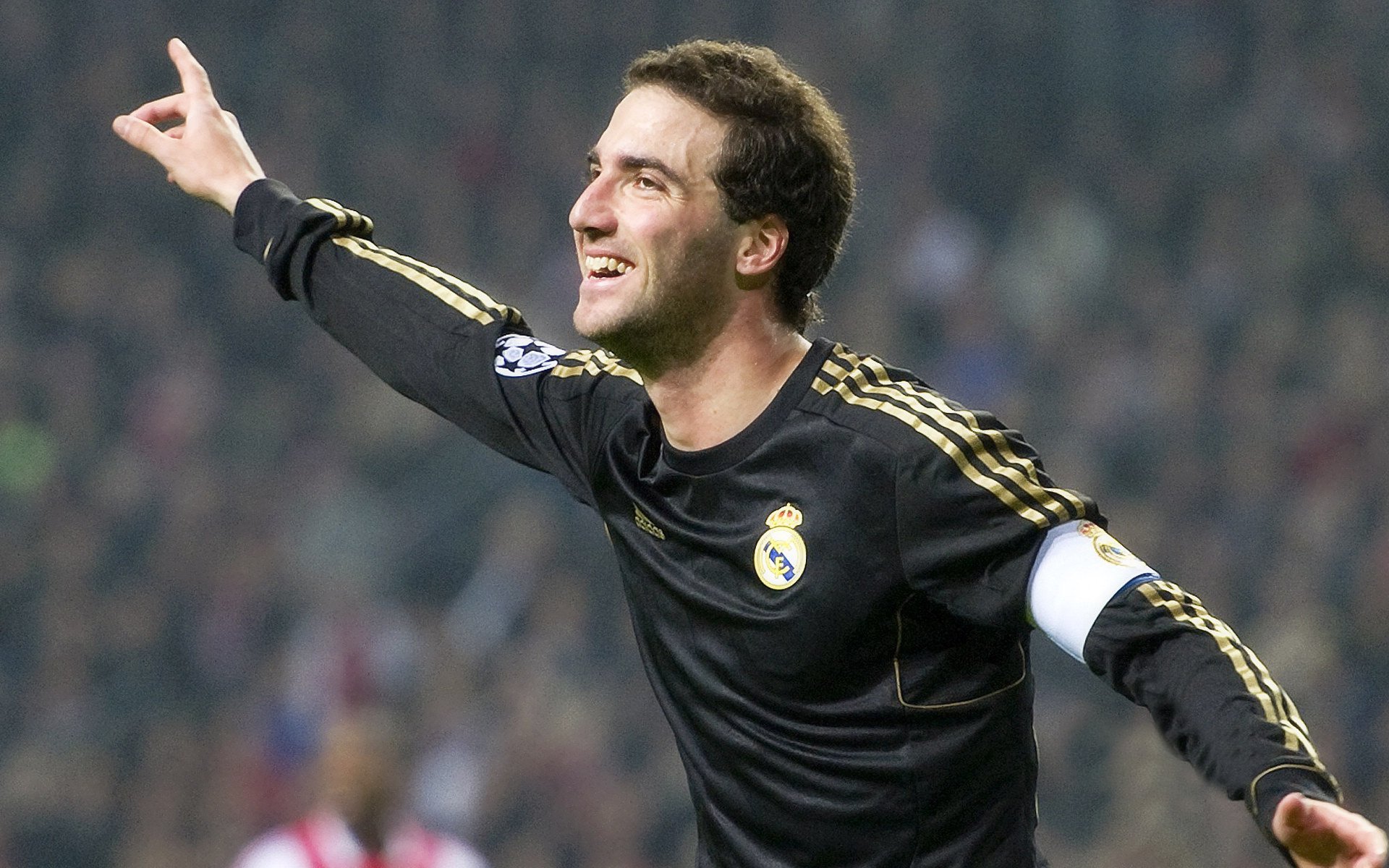 万米长跑决赛,莫桑比克选手突围夺金